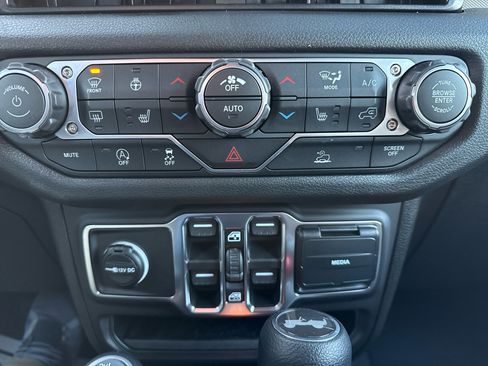 New 2026 Jeep Wrangler Unlimited Sport image 39