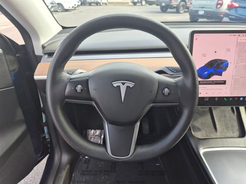 Used 2022 Tesla Model Y Long Range AWD/4WD image 18