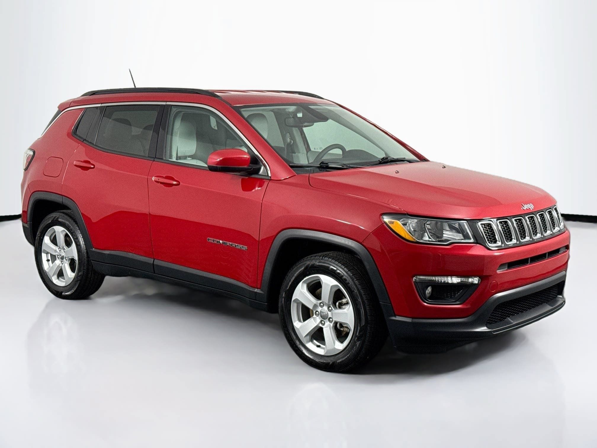 Used 2021 Jeep Compass Latitude FWD image 2