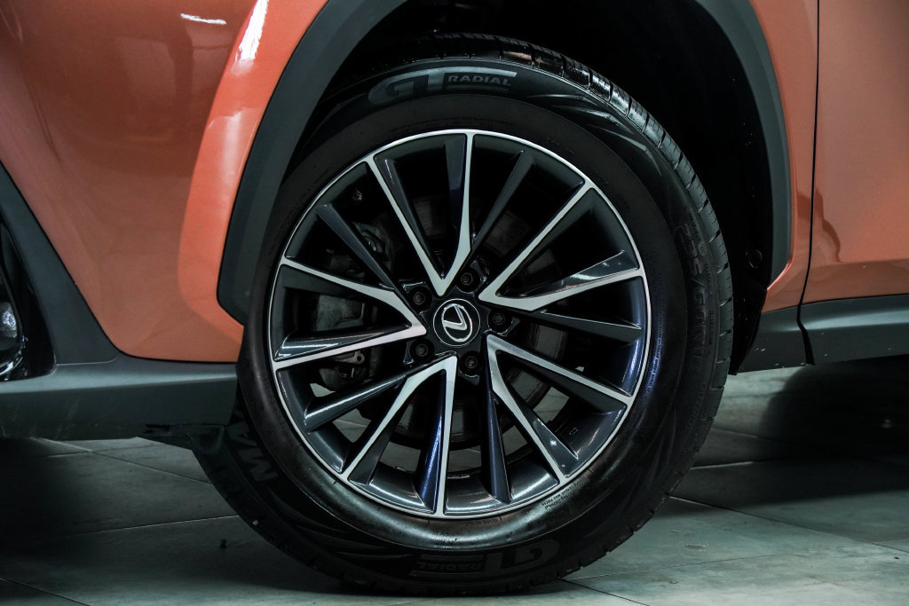 Used 2025 Lexus NX 250 FWD w/ Towing Package (2000 Lbs) image 5