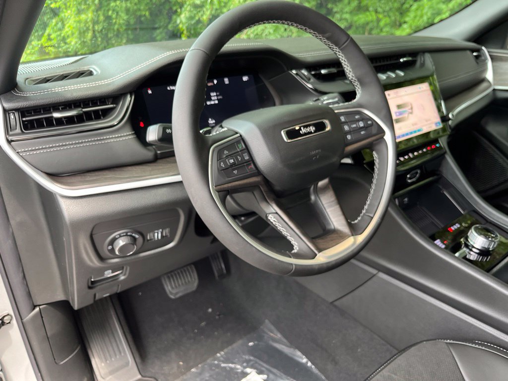New 2026 Jeep Grand Cherokee Altitude AWD/4WD image 28