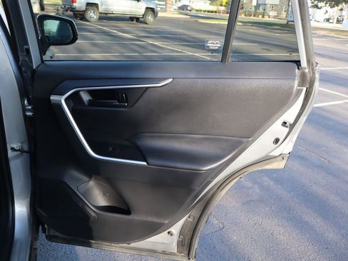 Used 2021 Toyota RAV4 LE w/ Carpet Mat Package (TMS) AWD/4WD image 25