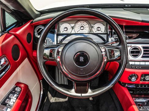 Used 2016 Rolls-Royce Dawn RWD image 37