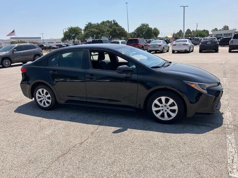 Used 2025 Toyota Corolla LE FWD image 3