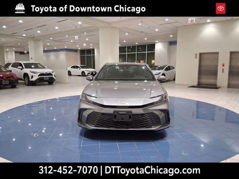 Used 2025 Toyota Camry SE w/ Convenience Package image 2