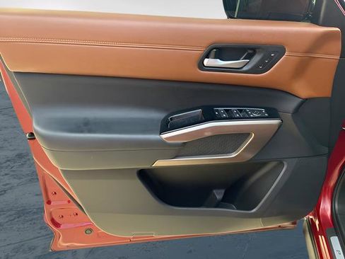 Used 2024 Nissan Pathfinder Platinum image 20