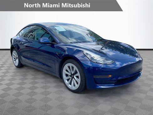 Used 2022 Tesla Model 3 Standard Range RWD image 1