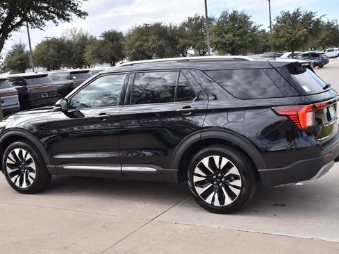 Certified 2025 Ford Explorer Platinum w/ LUX Leather Package image 11