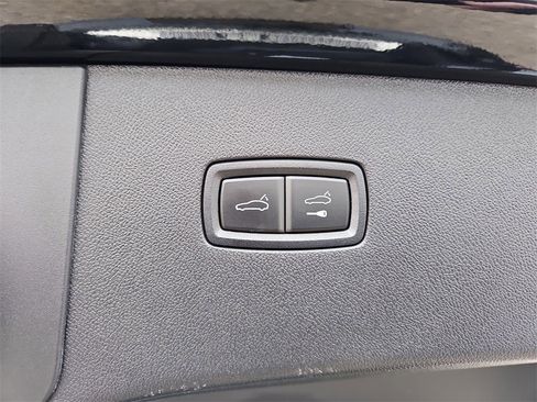 Certified 2024 Porsche Cayenne Turbo image 28