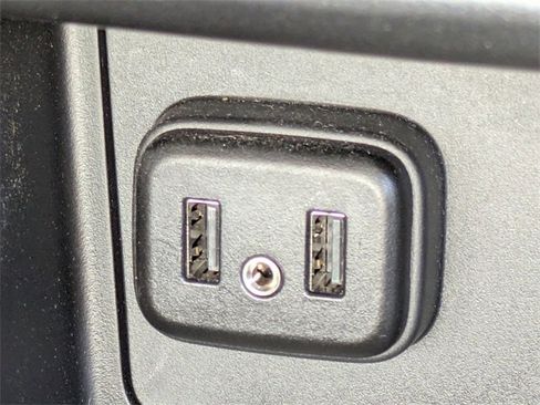 Used 2020 Chevrolet Colorado Z71 image 27