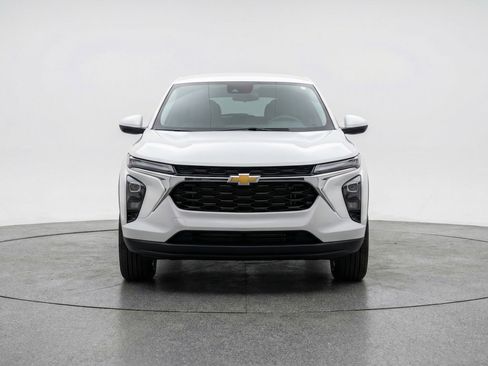 Used 2025 Chevrolet Trax LT w/ LT Convenience Package FWD image 2