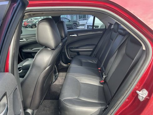 Used 2018 Chrysler 300 Touring L image 24