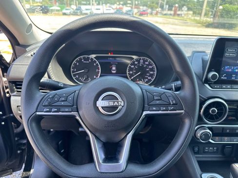 Used 2024 Nissan Sentra SV FWD image 17