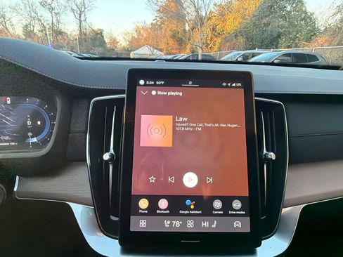 Certified 2025 Volvo XC90 B6 Plus image 31