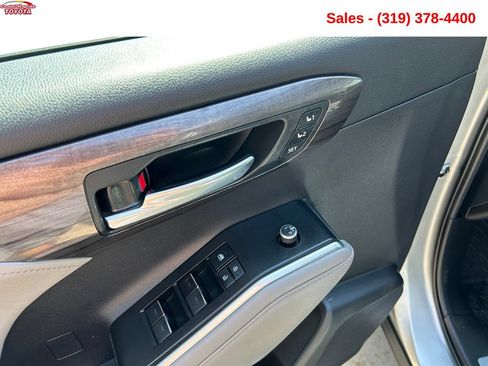 Certified 2021 Toyota Highlander Limited AWD/4WD image 12