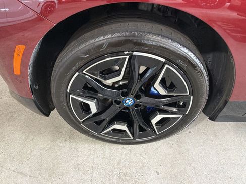 Used 2024 BMW iX xDrive50 w/ Premium Package AWD/4WD image 9