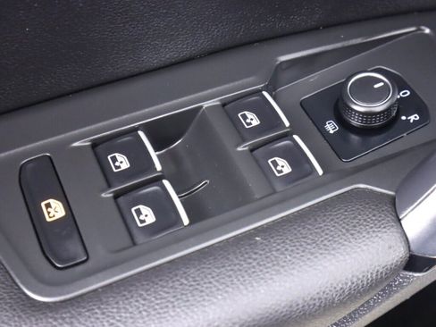 Used 2019 Volkswagen Tiguan SEL w/ 3rd Row Seat Package AWD/4WD image 32