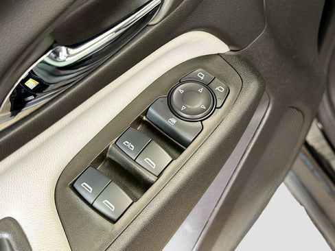 Used 2024 Chevrolet Equinox LS FWD image 18
