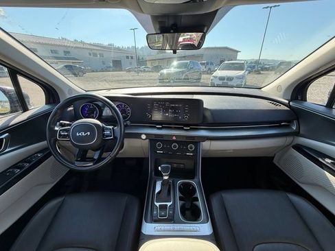 Used 2022 Kia Carnival LX FWD image 10