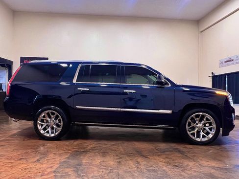 Used 2018 Cadillac Escalade ESV Premium Luxury AWD/4WD image 8
