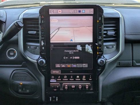 New 2026 RAM 2500 Laramie AWD/4WD image 18