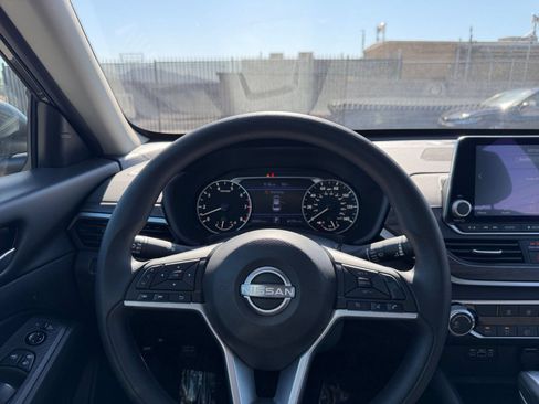 Used 2025 Nissan Altima 2.5 SV FWD image 34