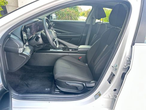 Used 2025 Hyundai Elantra SEL image 37