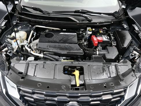 Used 2023 Nissan Rogue S image 14