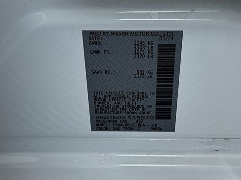 Used 2025 Nissan Leaf S image 12