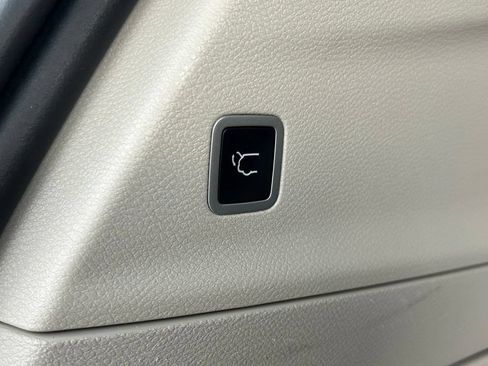 Used 2024 Chrysler Pacifica Limited FWD image 53