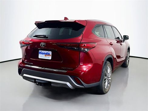 Used 2020 Toyota Highlander Platinum image 9