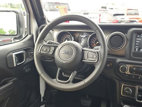 Used 2023 Jeep Gladiator Sport AWD/4WD image 33