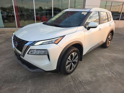 Used 2023 Nissan Rogue SV w/ SV Premium B Package AWD/4WD image 3