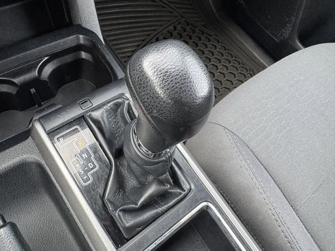 Certified 2018 Toyota Tacoma SR5 AWD/4WD image 28