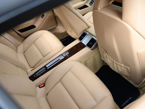 Used 2015 Porsche Panamera 4 image 15