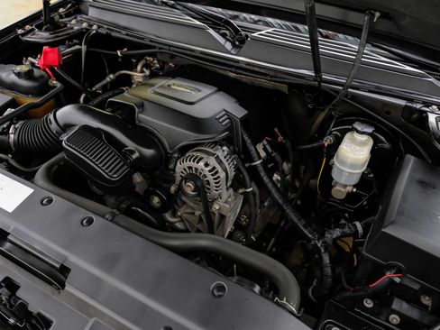 Used 2012 Chevrolet Avalanche LS image 40