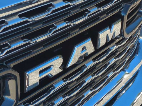 Used 2024 RAM 2500 Limited image 32
