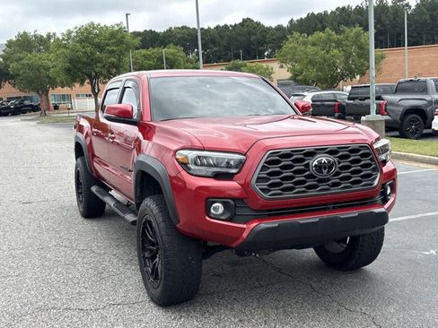 Used 2022 Toyota Tacoma TRD Off-Road AWD/4WD image 3