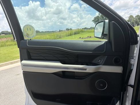Used 2018 Ford Expedition Platinum AWD/4WD image 40