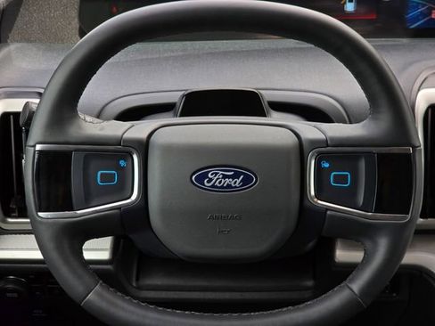 Used 2025 Ford Expedition Active AWD/4WD image 19