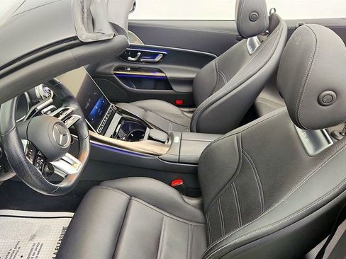 Used 2022 Mercedes-Benz SL 63 AMG 4MATIC w/ Driver Assistance Package image 18