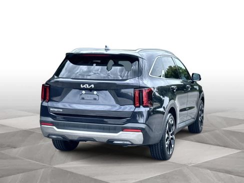 Certified 2025 Kia Sorento EX w/ Panoramic Sunroof Package FWD image 8