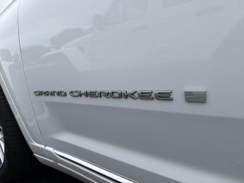 Certified 2025 Jeep Grand Cherokee Summit w/ Adv Protech Group IV AWD/4WD image 41