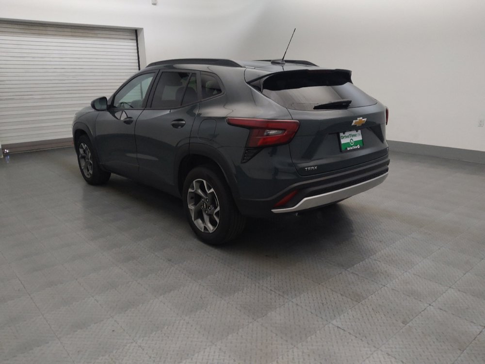 Used 2025 Chevrolet Trax LT FWD image 5
