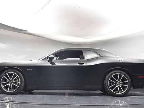 Used 2023 Dodge Challenger R/T w/ Plus Package image 31