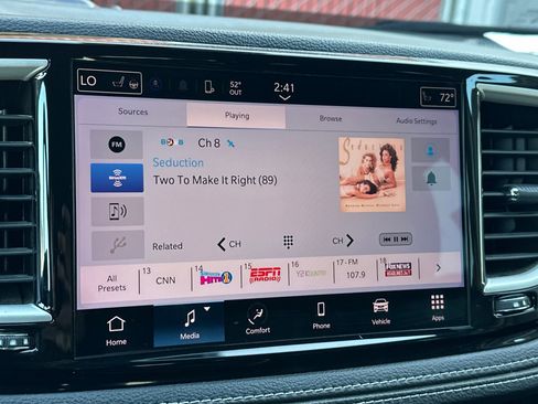 Used 2022 Chrysler Pacifica Touring-L image 19