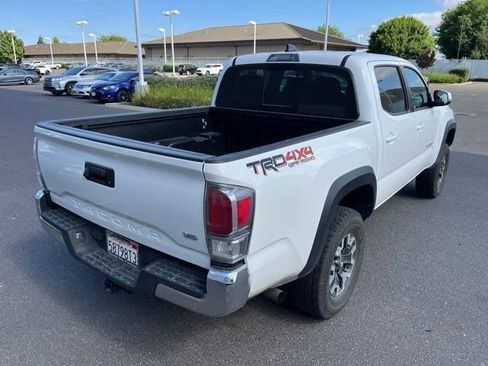 Used 2022 Toyota Tacoma TRD Off-Road AWD/4WD image 7