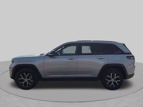 Used 2025 Jeep Grand Cherokee Limited AWD/4WD image 6
