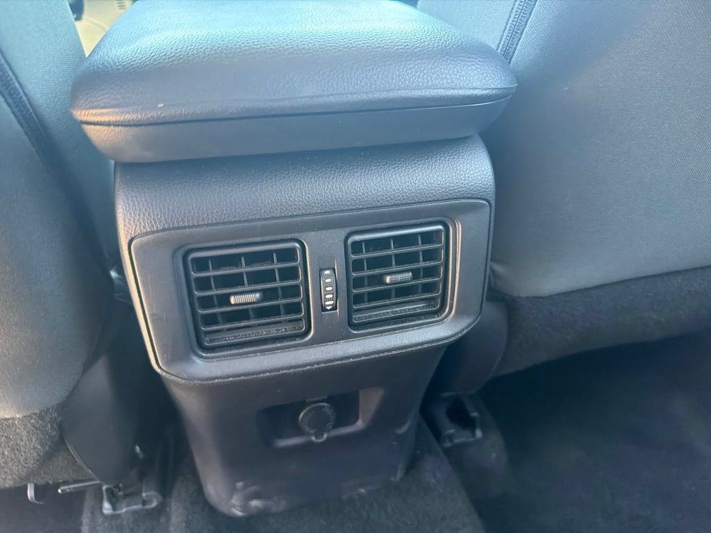 Used 2025 Toyota RAV4 LE AWD/4WD image 27