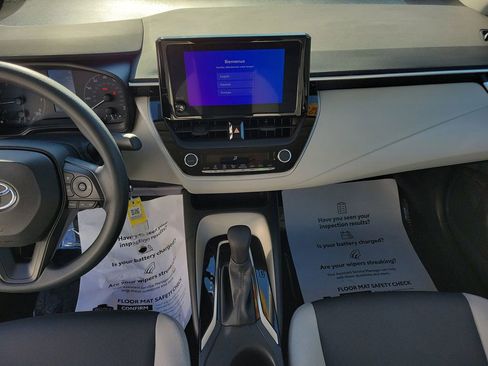 Used 2023 Toyota Corolla LE image 17